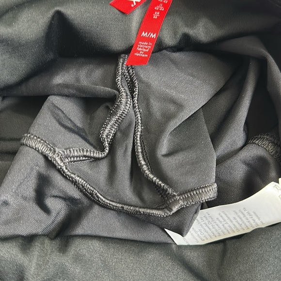 SPANX Faux Leather Black Camo Leggings Size Medium Womens Sculpting Slim Fit - Picture 8 of 14